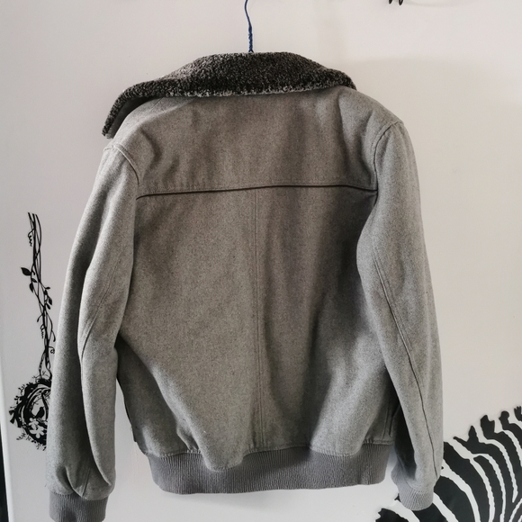 [Price Reduced!!] Guess Winter Jacket - Picture 3 of 5